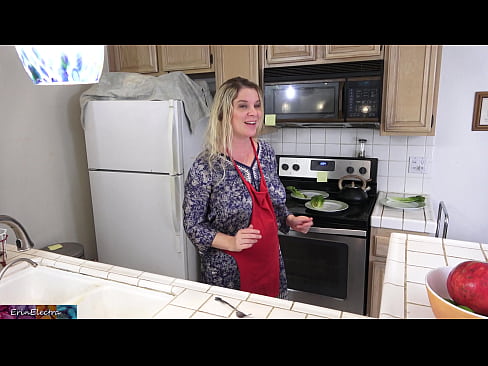 ❤️ Stepmom milking him in the kitchen before his date. ❌ Porno at en-gb.liporno.ru ❤